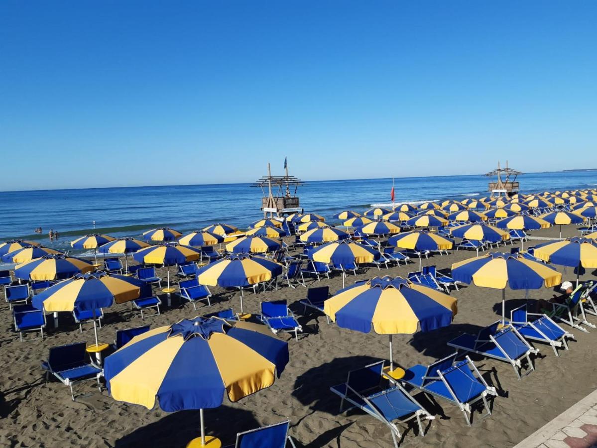 Hotel Tirreno Latina Esterno foto