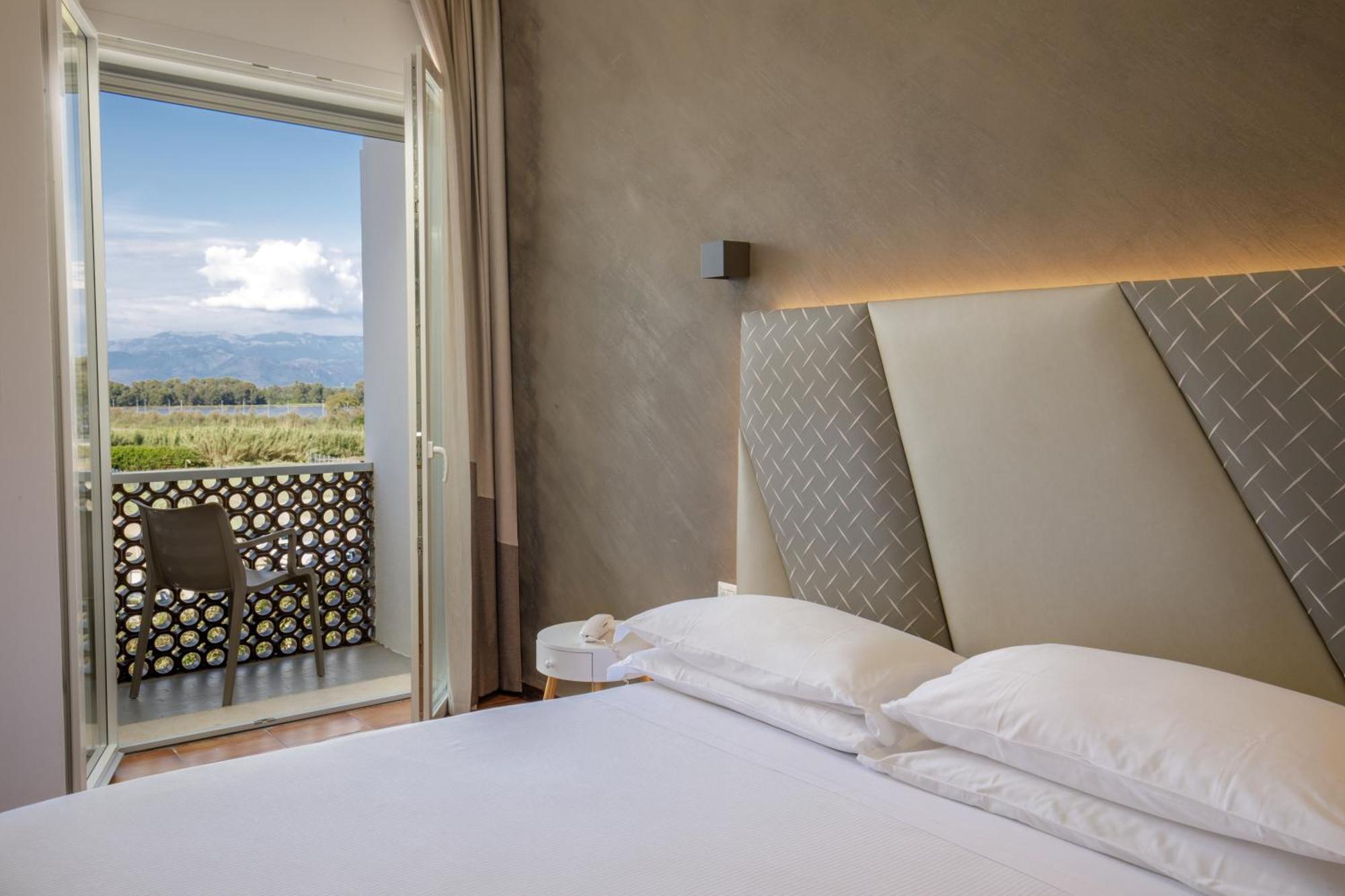 Hotel Tirreno Latina Esterno foto